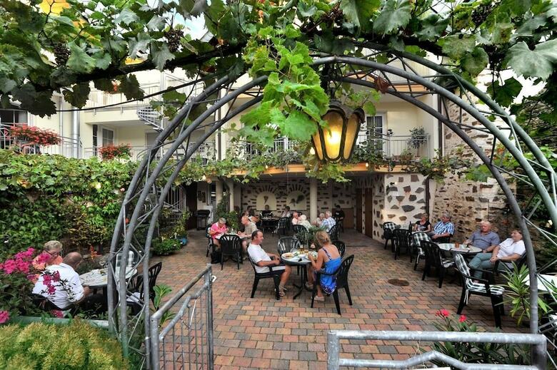 Winzerhotel Und Restaurant Zum Moselstrand