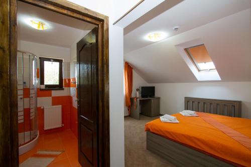 Hostal Pensiunea Royal Garden