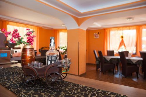 Hostal Pensiunea Royal Garden