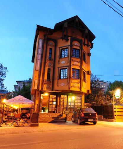 Hostal Lavric Bistro Pension