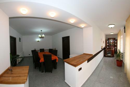 Hostal Pensiunea Casa Zarnesteana