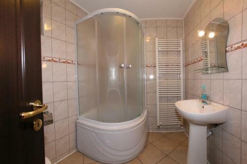 Hostal Pensiunea Casa Zarnesteana
