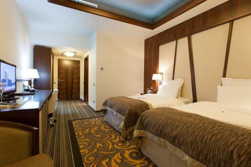 Metropolis Hotel