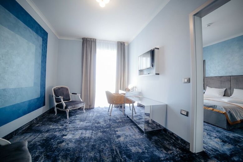 Royal Classic Hotel