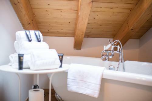 Haus Am Kreuzeck Meadow Chalet