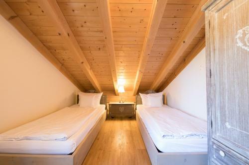 Haus Am Kreuzeck Meadow Chalet