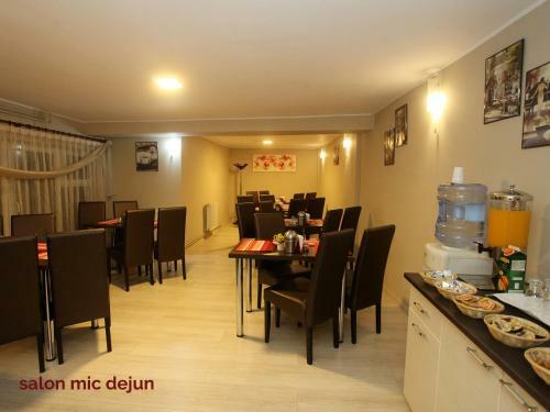Hostal Pension Mora
