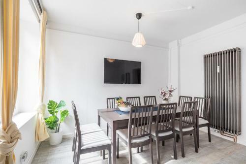 Spacious Apartment With 2 Bedrooms