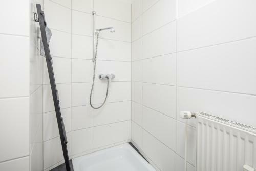 Spacious Apartment In Hamburg For 12