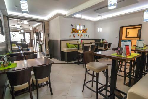 Hostal Fontana Pizzeria - Pension