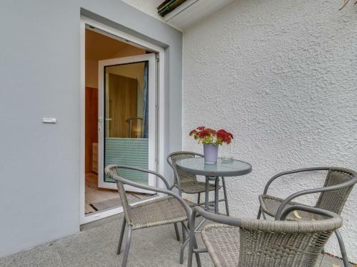 Spacious Apartment In Madfeld With Private Terrace