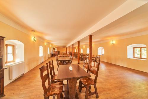 Hostal Penzion Z�mek Le?any