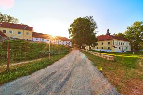 Hostal Penzion Z�mek Le?any