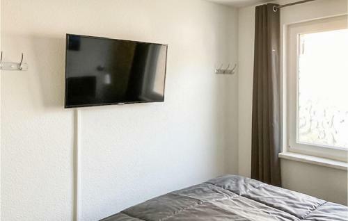 Amazing Apartment In Graal-m�ritz W/ 1 Bedrooms