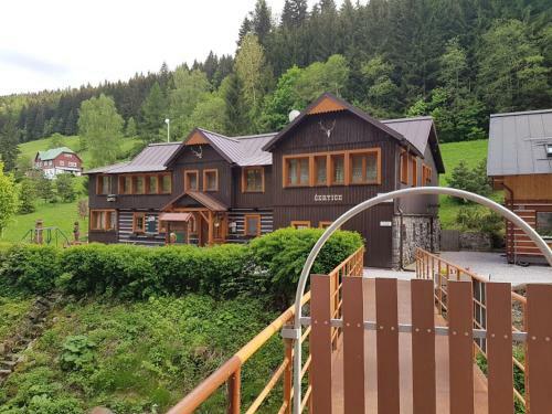 Hostal Penzion Certice