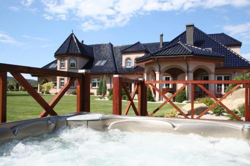 Hostal Nobless Resort