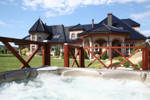 Hostal Nobless Resort