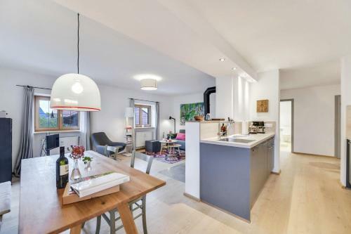 Apartamento Ferienwohnung Mittertenn Alte Gendarmerie �bersee