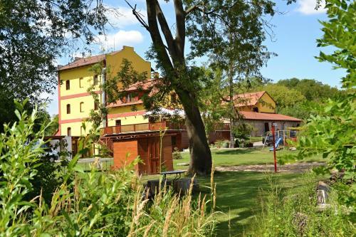 Hostal Penzion Ml�n Sedlec