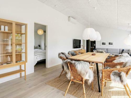 5 Star Holiday Home In �lb�k