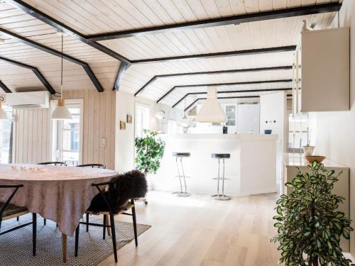 Holiday Home Bl�vand Clxxii