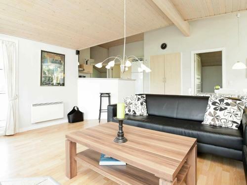 Three-bedroom Holiday Home In Hemmet 39