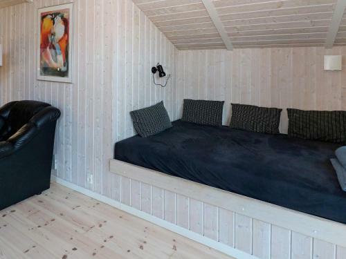 Three-bedroom Holiday Home In Knebel 21