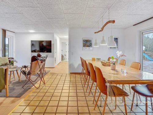 Five-bedroom Holiday Home In Bl�vand 26