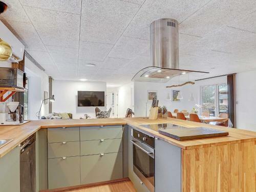 Five-bedroom Holiday Home In Bl�vand 26