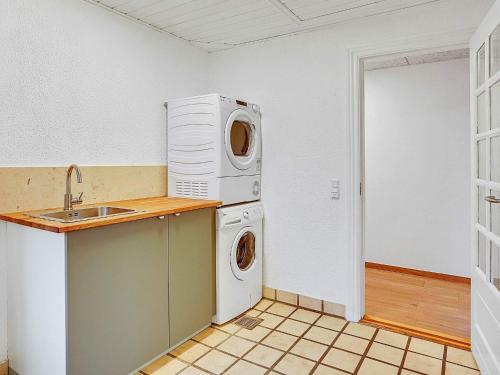 Five-bedroom Holiday Home In Bl�vand 26
