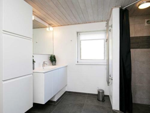 Five-bedroom Holiday Home In Bl�vand 23