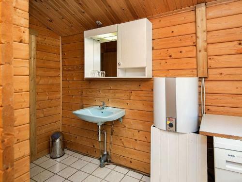 Three-bedroom Holiday Home In �rsted 12