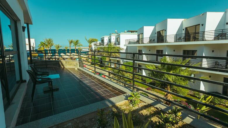 Hotel La Rosa Waves Beach - Couple & Families Only