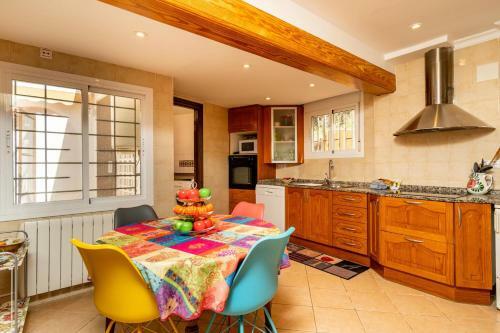 Aduanas Villa Sleeps 8 With Pool And Air Con