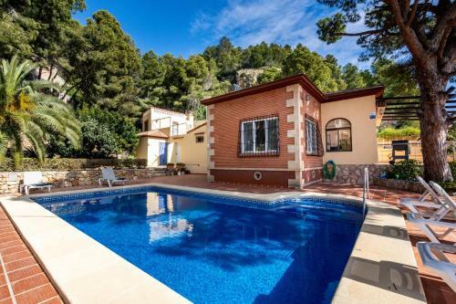 Aduanas Villa Sleeps 6 With Pool And Air Con