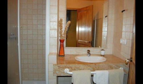Agramunt Villa Sleeps 8 With Pool