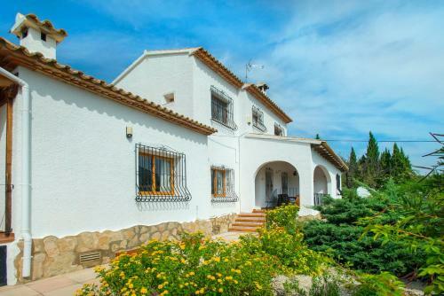 Alcalali Villa Sleeps 8 With Pool And Air Con