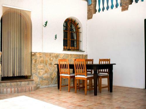 Charming Apartment In Alcaucin With Garden