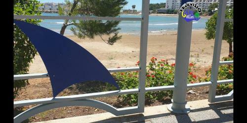 Apartamento Atico Con Terraza Frontal Al Puerto Marina Albert Villas
