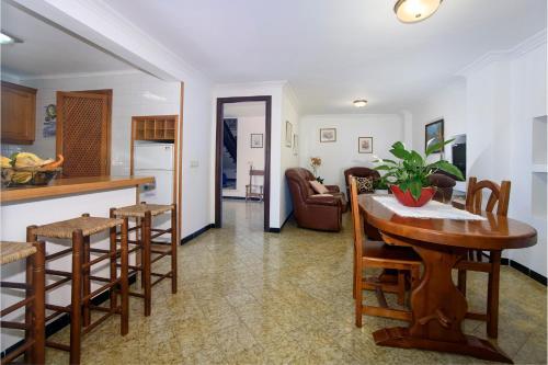 Es Barcares Villa Sleeps 10 Pool Air Con Wifi