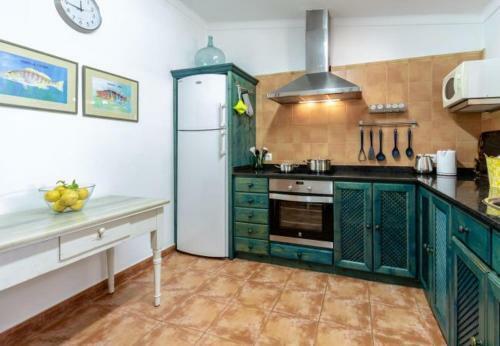 Es Barcares Villa Sleeps 6 With Pool Air Con And Wifi