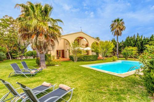Alcudia Villa Sleeps 6 With Pool And Air Con