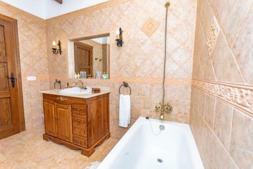 Cubo's Villa Ana Valtocado