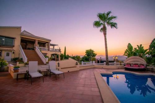 Fully Renovated Deluxe Villa With Fantastic Views