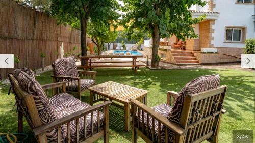 Paradisiac Villa In The City