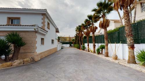 Paradisiac Villa In The City