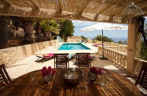 Altea Villa Sleeps 8 Pool Air Con Wifi