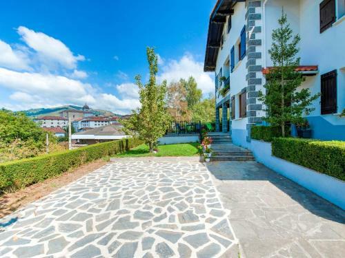 Charming Holiday Home In Arantza Near Forest