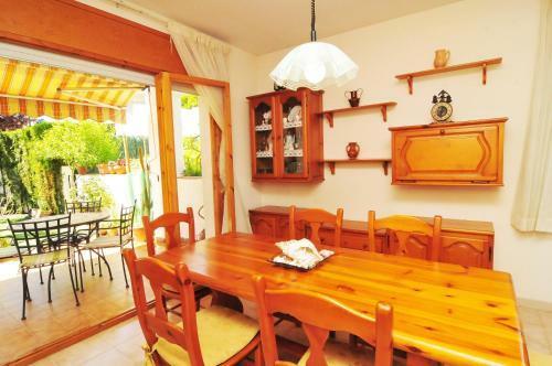 Homeholidaysrentals Clarence