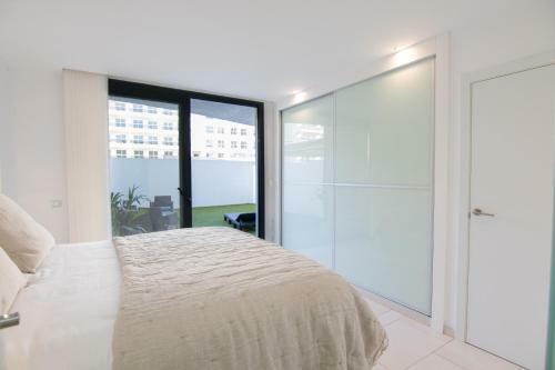 Luxury Apartment, Parking, Terrace, Pool.